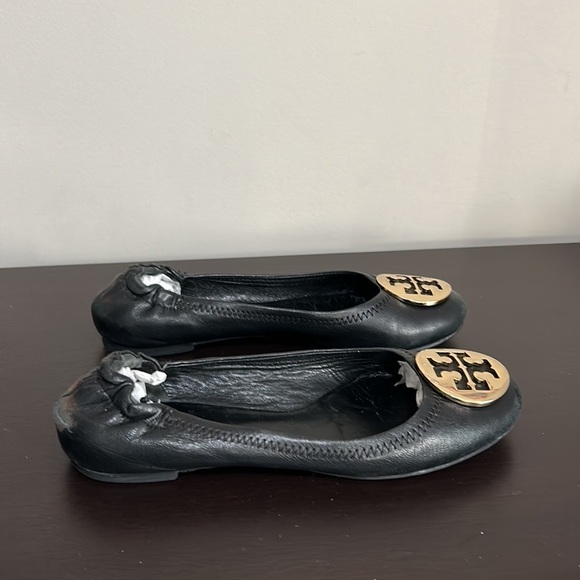 TORY BURCH Black Gold MINNIE TRAVEL BALLET Flat Leather Logo Shoe Sz 6 - Picture 8 of 16